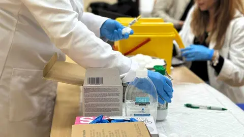 Vacuna, gripe, covid, enfermera, inyecci&oacute;n, ingesa, sanidad / E. Arteaga