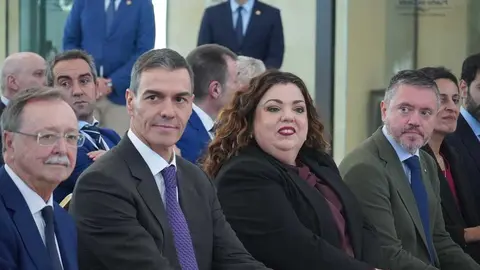 Visita de Pedro S&aacute;nchez a la nueva estaci&oacute;n mar&iacute;tima de Ceuta . Zapico