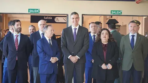 El presidente del Gobierno de Espa&ntilde;a, durante su visita a la nueva estaci&oacute;n mar&iacute;tima de Ceuta / M. Zapico