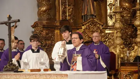 Ram&oacute;n Valdivia en su primera misa en la Iglesia de &Aacute;frica (18)