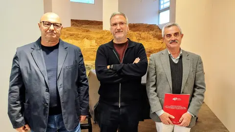 Cecchi, P&eacute;rez y Gil han sido los encargados de presentar la nueva web de patrimonio de Ceuta / S.I.