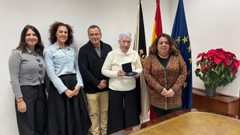 Cristina P&eacute;rez felicita a Mar&iacute;a Miaja por el Premio Estatal de Voluntariado 2025