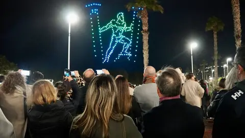 Espect&aacute;culo de luces con drones /M. Zapico