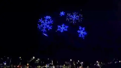 Espect&aacute;culo de luces con drones