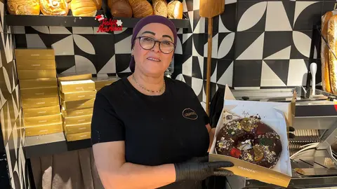 Nadia Ahmed, encargada de la pasteler&iacute;a