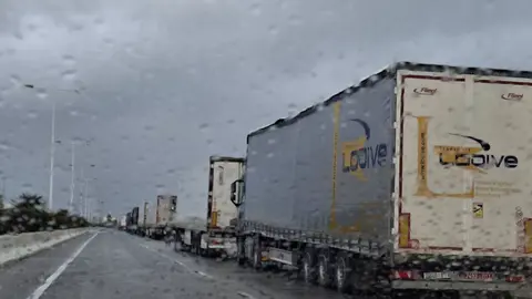 Camiones esperando para entrar en el Puerto de Algeciras