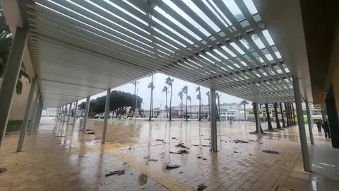 Estaci&oacute;n Mar&iacute;tima vac&iacute;a por el temporal / C.A.