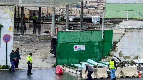 Colapsa parte de la fachada de la antigua prisi&oacute;n de Los Rosales