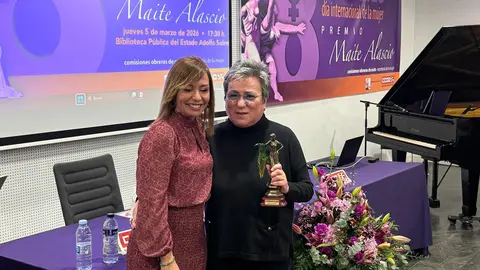 Yolanda D&iacute;az (izda.) y To&ntilde;i Palomo./ J.A. Gonz&aacute;lez