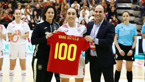Chito, jefe de expedici&oacute;n con la selecci&oacute;n femenina de f&uacute;tbol sala en Portugal