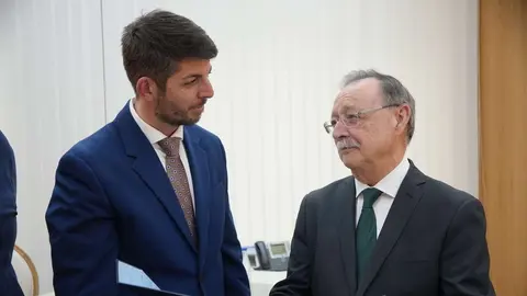 Juan Vivas recibe al pregonero de Semana Santa, Ad&aacute;n del Campo / Esther Z&aacute;rate