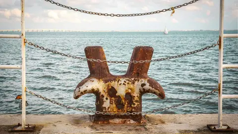 Salitre y desgaste: por qu&eacute; en ciudades costeras los resortes fallan antes (y c&oacute;mo evitarlo)