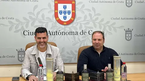 Yassin Harrus (izda.) y Sergio Aguilera durante la presentaci&oacute;n del IV Torneo Internacional./ J.A. Gonz&aacute;lez