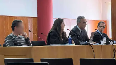 Por la izquierda, Alonso Miguel Gonz&aacute;lez, Inmaculada G&uuml;il, el abogado de la ciudad, Luis Ragel y el letrado de la acusaci&oacute;n particular, Javier Cabillas.