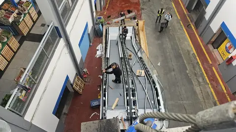 Escaleras mec&aacute;nicas nuevas para el Mercado Central