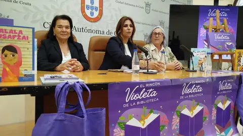 Malika Al-Lal, Nabila Benzina y Marisa Rebolledo, en la presentaci&oacute;n la nueva edici&oacute;n del Rinc&oacute;n Violeta