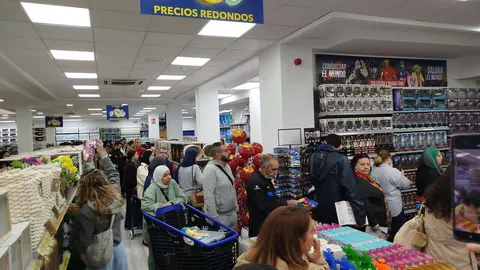 Inauguraci&oacute;n de la tienda en el puerto de MGI