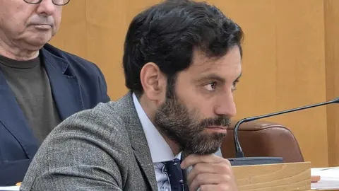  Rafael Pe&ntilde;alver en el Pleno de este jueves./Laura Ortiz 
