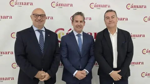  Nicola Cecchi, Karim Bulaix y Ambrosio Rodr&iacute;guez en la presentaci&oacute;n de Horizonte Ceuta./L. Ort&iacute;z 