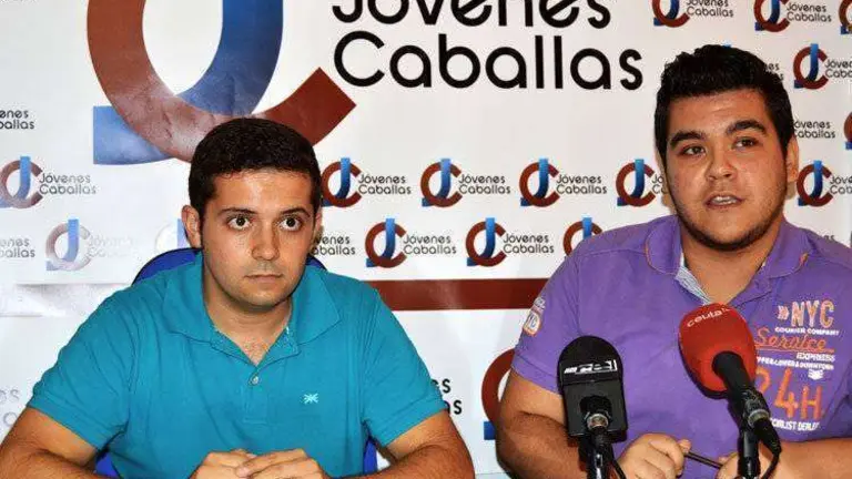 jovenescaballas2