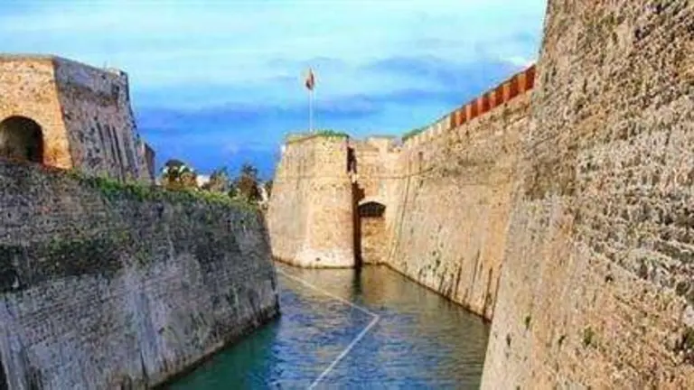foso murallas reales