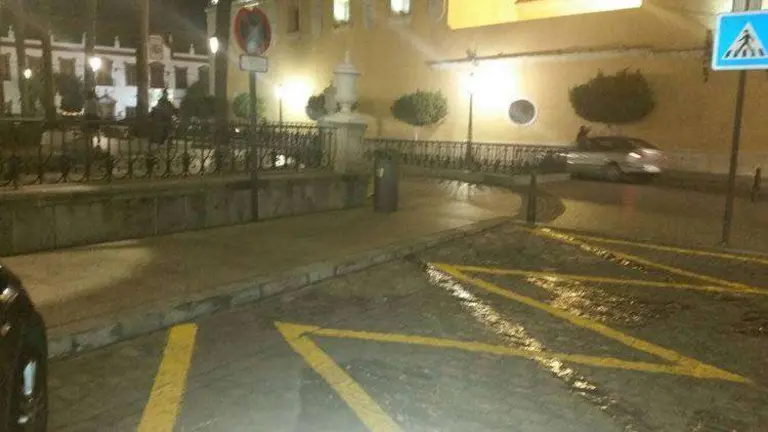 plaza de &aacute;frica surpimen plazas de aparcamiento para personas con discapacidad con el prop&oacute;sito de habilitar aparcamientos para coches oficiales seg&uacute;n denuncia B&uacute;scome