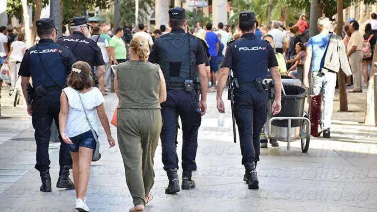 POLIC&Iacute;A NACIONAL