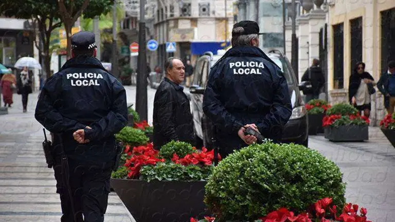 polic&iacute;a local