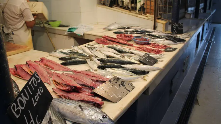 mercado central puestos pescado