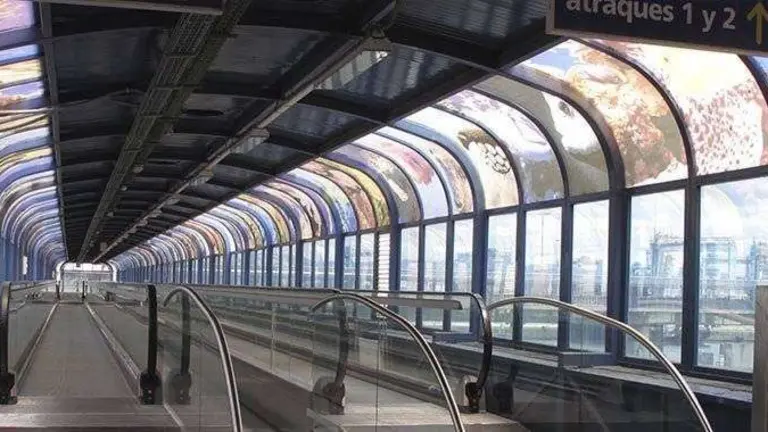 Acceso de pasajeros en la estaci&oacute;n mar&iacute;tima de Algeciras (APBA)