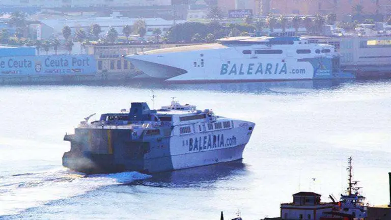 Passion-por-formentera-y-avemar-dos-entrando-a-puerto-BAlearia-(15)