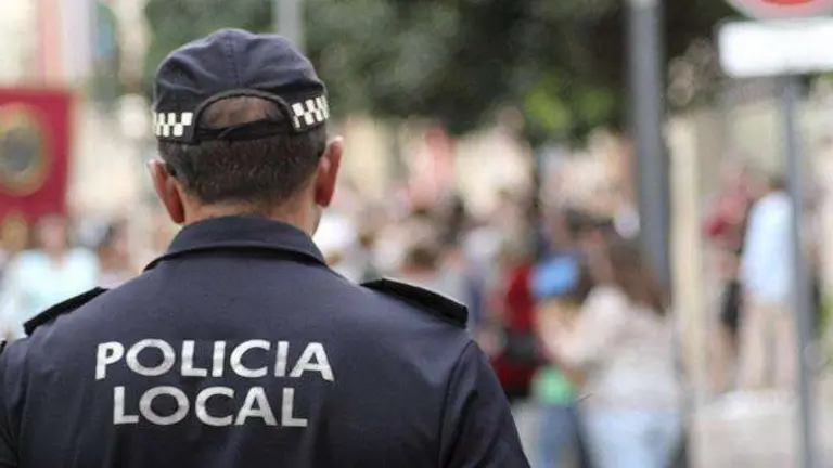 Un agente de la Polic&iacute;a Local (C.A.)