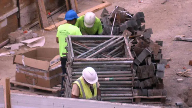 Trabajadores, en la obra de la Gran V&iacute;a (C.A.)