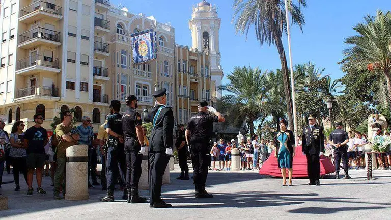 El jefe superior y la delegada del Gobierno, en el inicio del acto (C.A.)