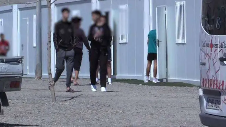 traslado de menores al campamento El Serrallo