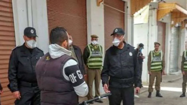 Polic&iacute;as marroqu&iacute;es controlando las calles (ARCHIVO)
