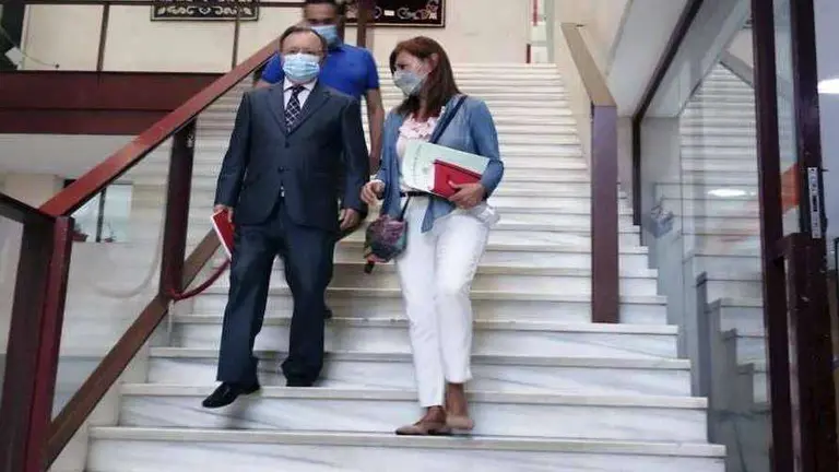 Vivas y Deu se dirigen a su encuentro con la prensa (C.A.)