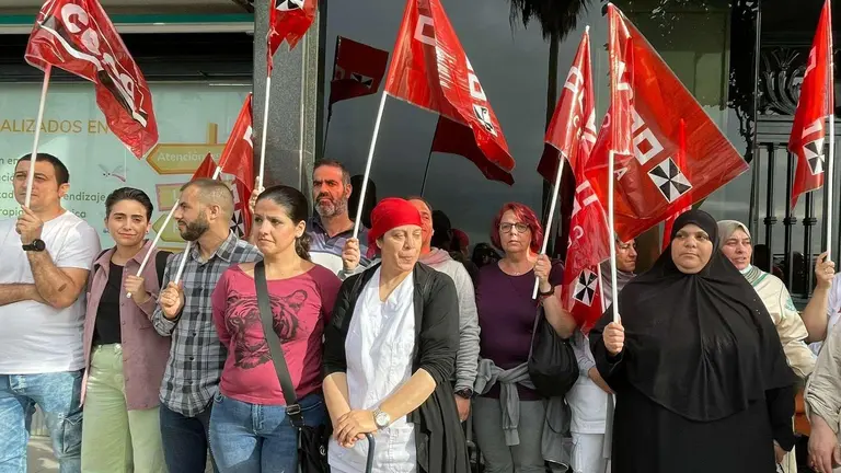 Los trabajadores de H&eacute;rcules se manifiestan ante las oficinas de la empresa por el impago de sus n&oacute;minas