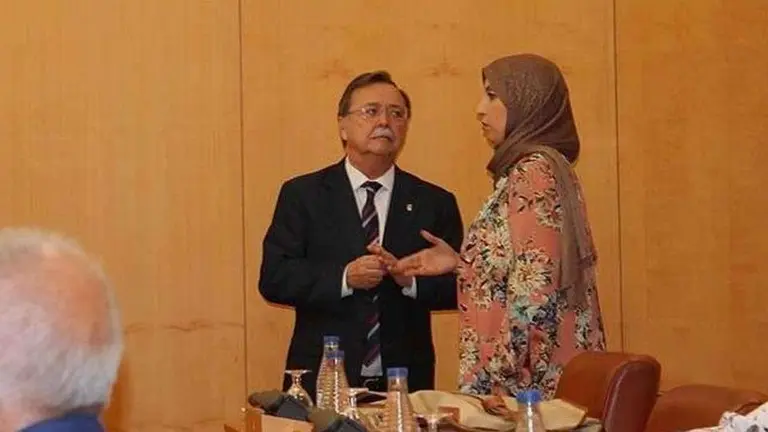 El presidente de la Ciudad, Juan Vivas, departe con la l&iacute;der de MDyC, F&aacute;tima Hamed (C.A./ARCHIVO)