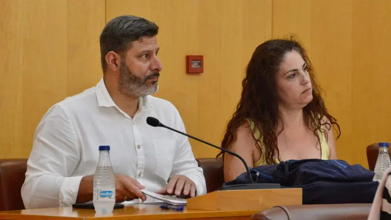 Primera sesi&oacute;n de la legislatura: Ceuta Ya!
Mohamed Mustafa y Julia Ferreras