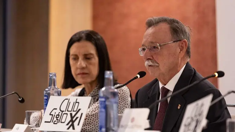 Conferencia en el Club Siglo XXI