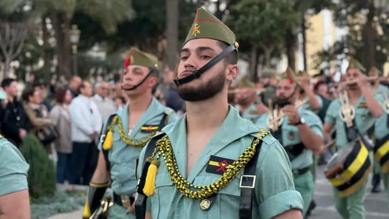 Solemne arriado de bandera en el centenario del Tercio Duque de Alba / M.Zapico