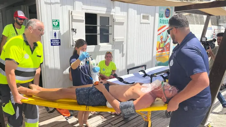 Simulacro de Marsave en la Playa de la Ribera./ J.A. Gonz&aacute;lez