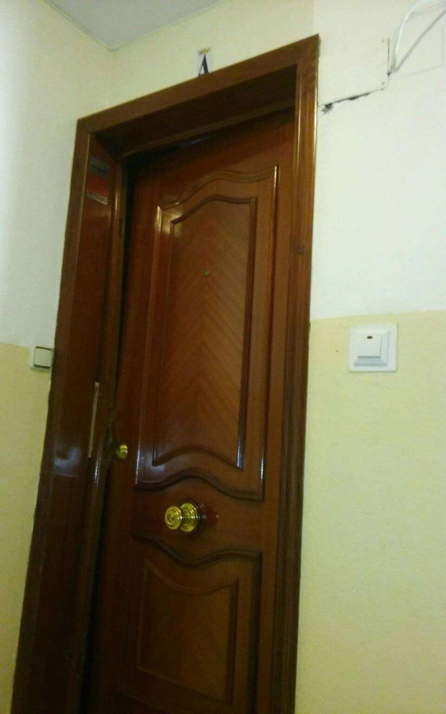 El domicilio del detenido, la puerta forzada por la Policía Nacional