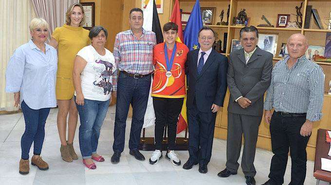 Vázque fue recibido por el presidente de la Ciudad, Juan Vivas (C.A.)