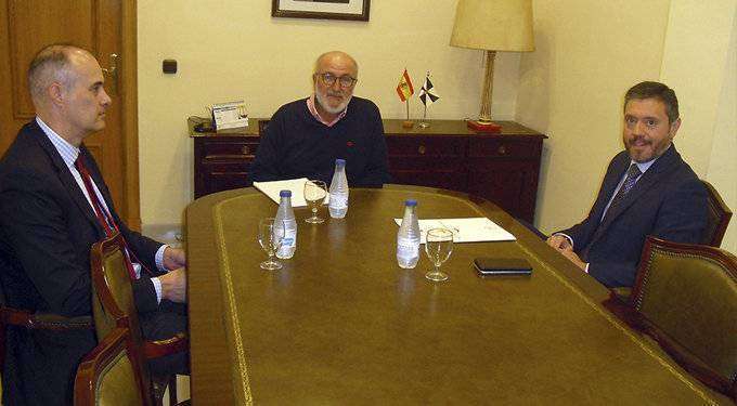 Un momento de la reunión celebrada hoy en la sede de la Delegación (CEDIDA)