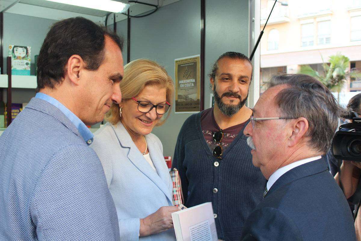 Vivas conversa con el diputado Hernández y los senadores Mohamed y Gómez (C.A.)