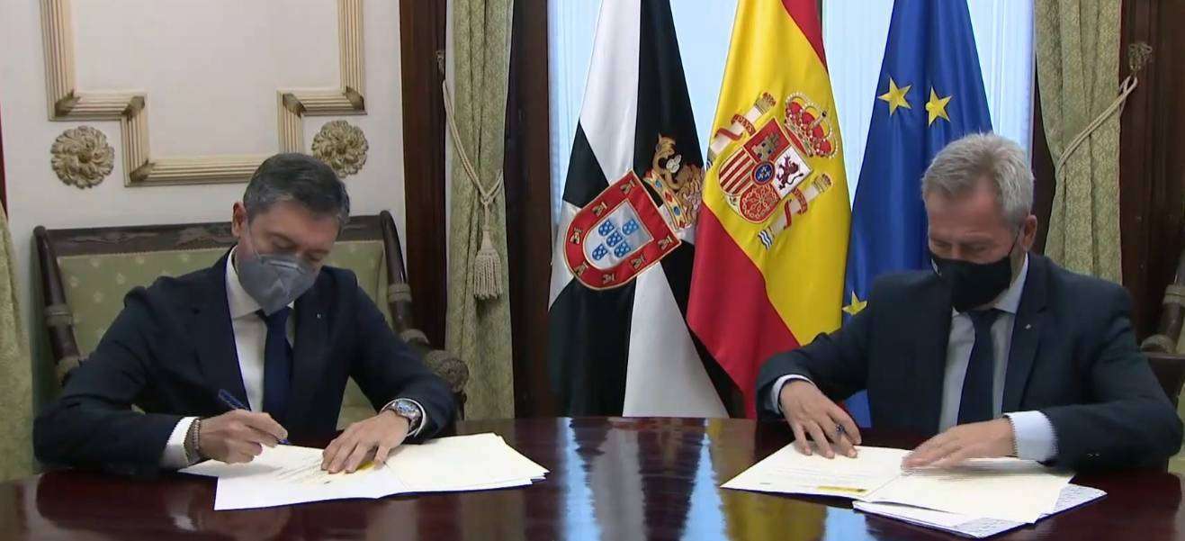 Doncel y García Fuentes durante el acto de la firma del acuerdo (CEDIDA)