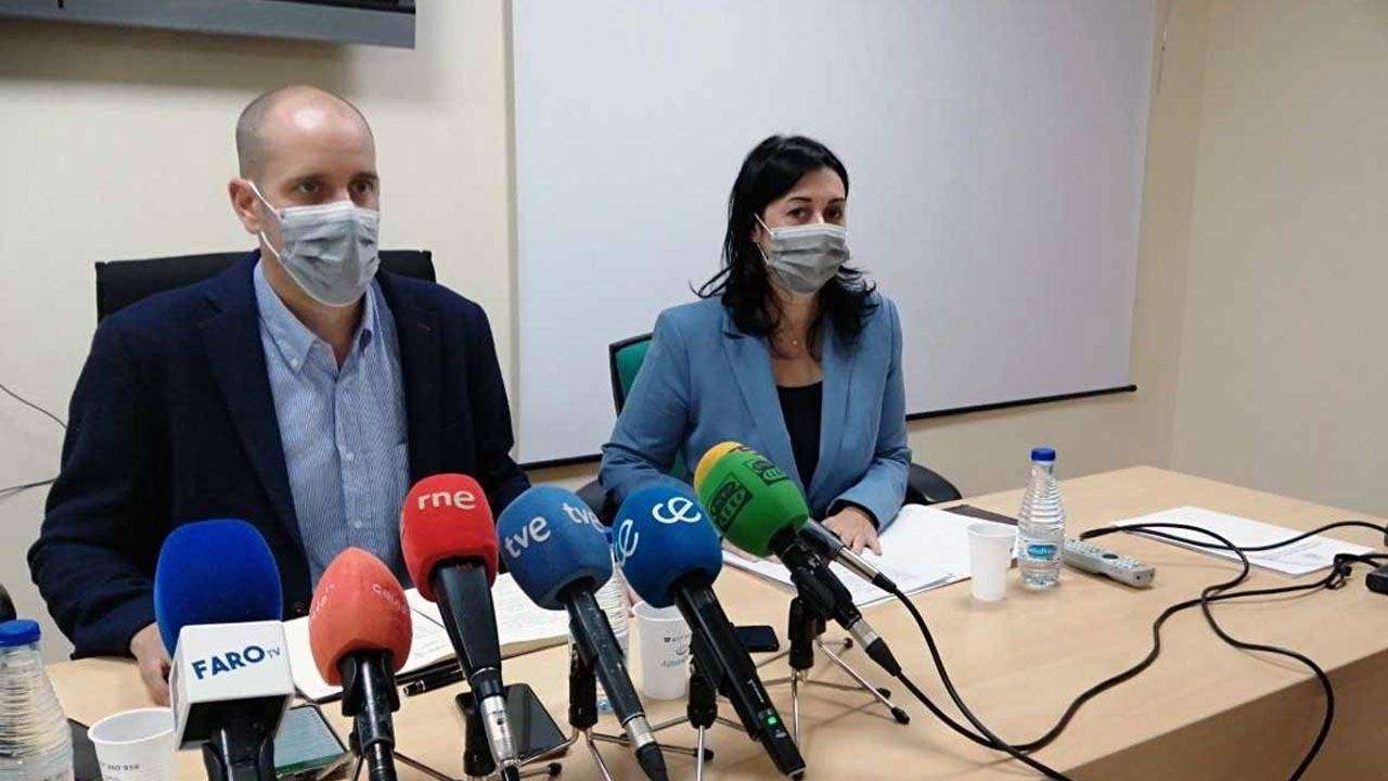 Albalad y la directora provincial de Educación, Yolanda Rodríguez, durante la rueda de prensa ofrecida esta mañana (C.A.)