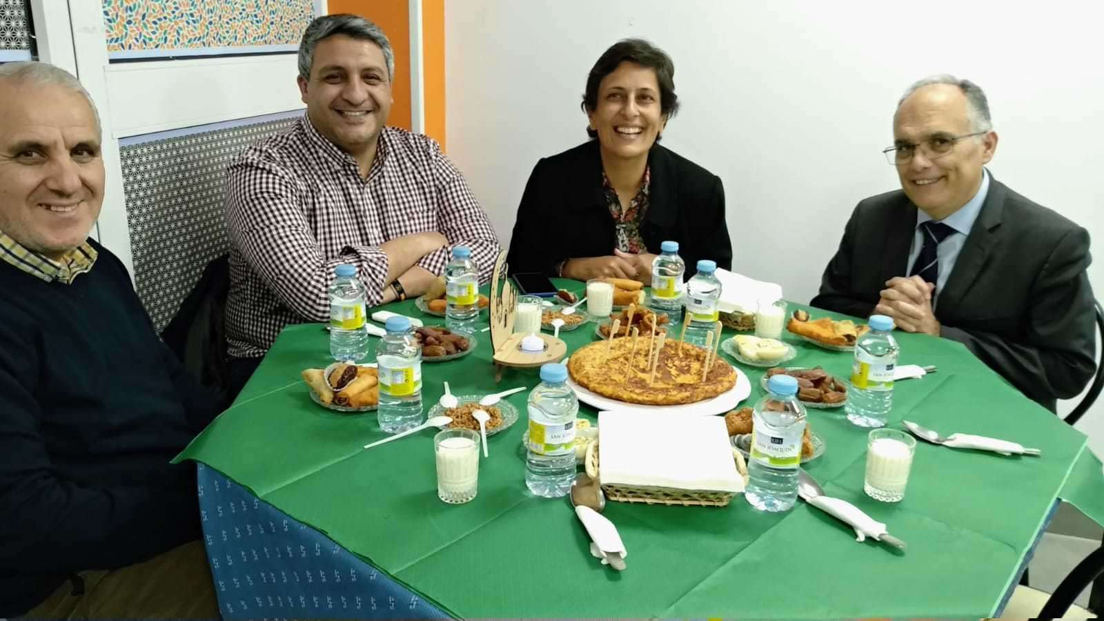 <p>Iftar multicultural Asociación Al Idrissi</p>

<p>Abdelkader Chaib, Yamal Dris, Kissy Chandiramani, Alberto Gaitán.</p>
